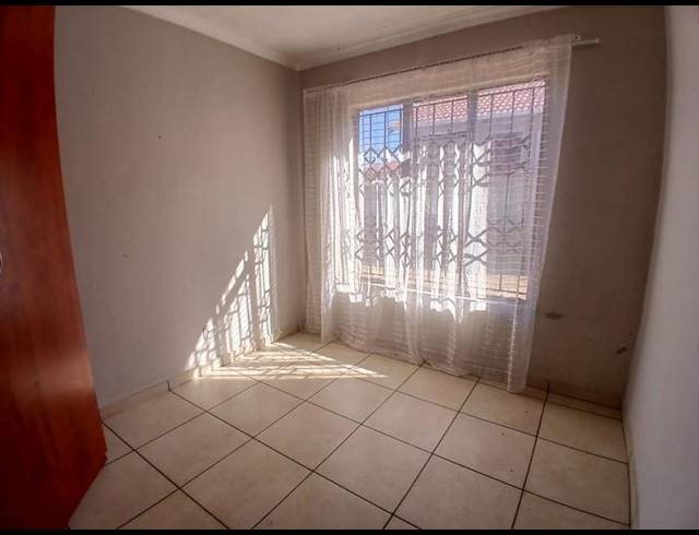 3 BEDROOM HOUSE FOR SALE IN OLIEVENHOUTBOSCH